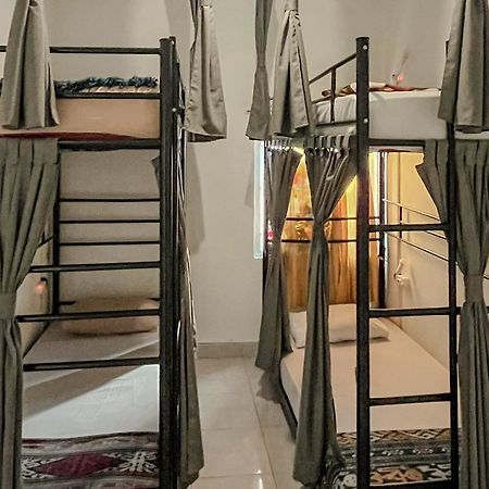 Oke Baik Hostel Джокьякарта Экстерьер фото