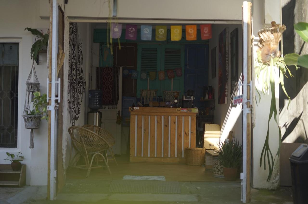 Oke Baik Hostel Джокьякарта Экстерьер фото