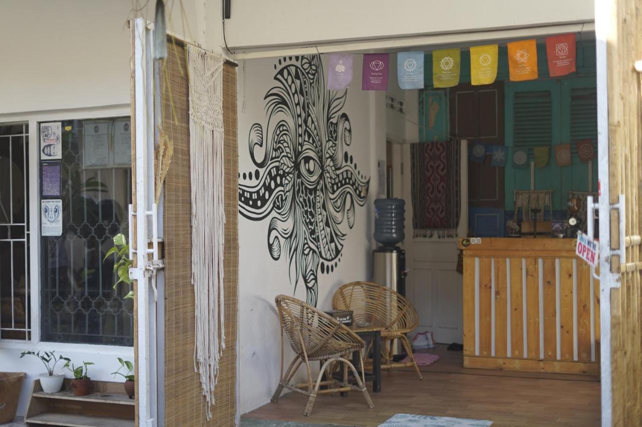 Oke Baik Hostel Джокьякарта Экстерьер фото
