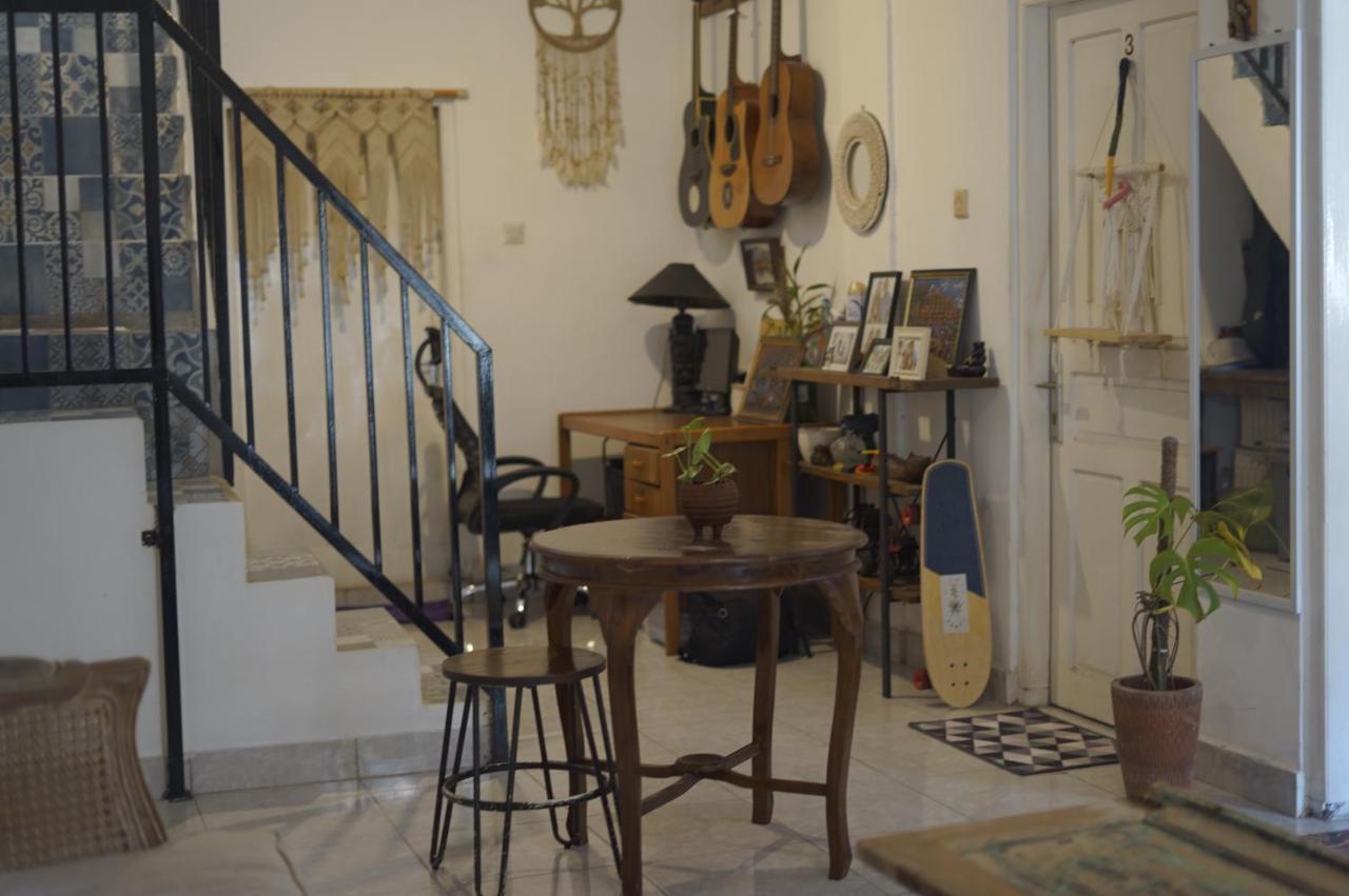 Oke Baik Hostel Джокьякарта Экстерьер фото