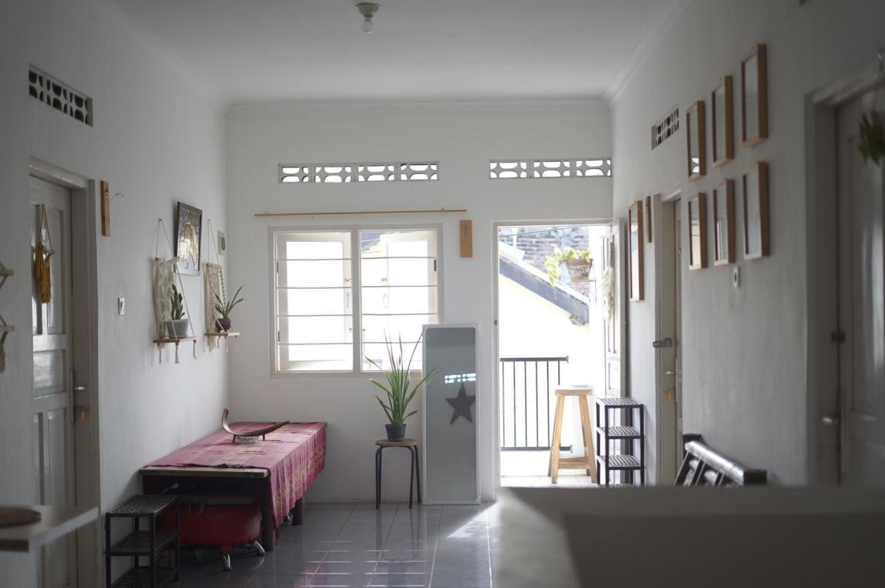 Oke Baik Hostel Джокьякарта Экстерьер фото