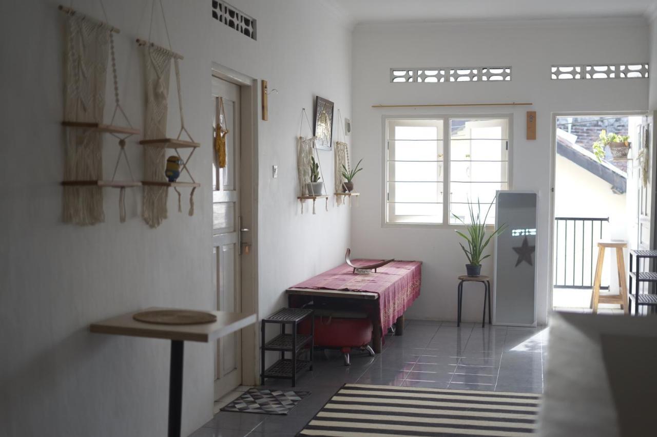 Oke Baik Hostel Джокьякарта Экстерьер фото