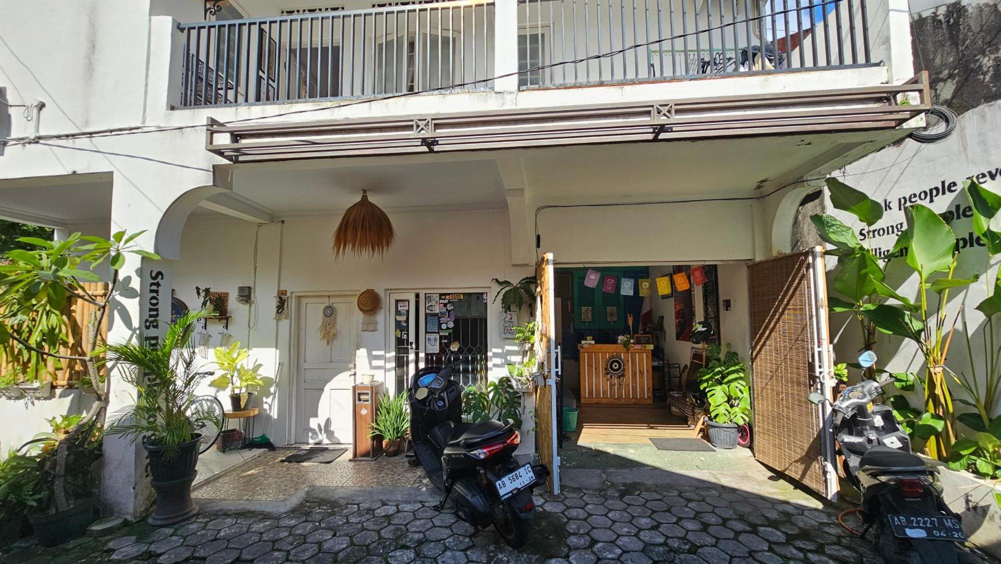 Oke Baik Hostel Джокьякарта Экстерьер фото