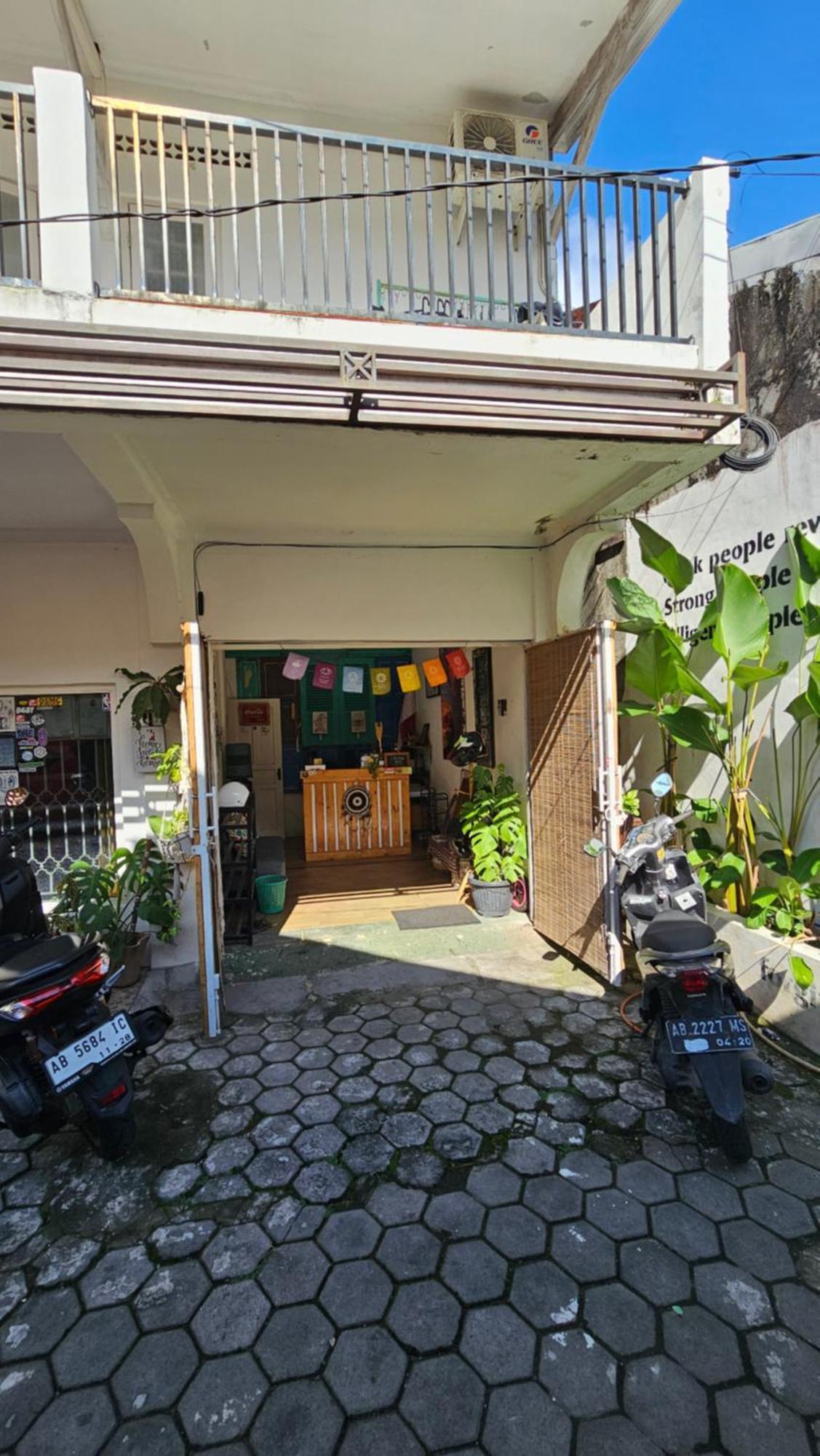 Oke Baik Hostel Джокьякарта Экстерьер фото