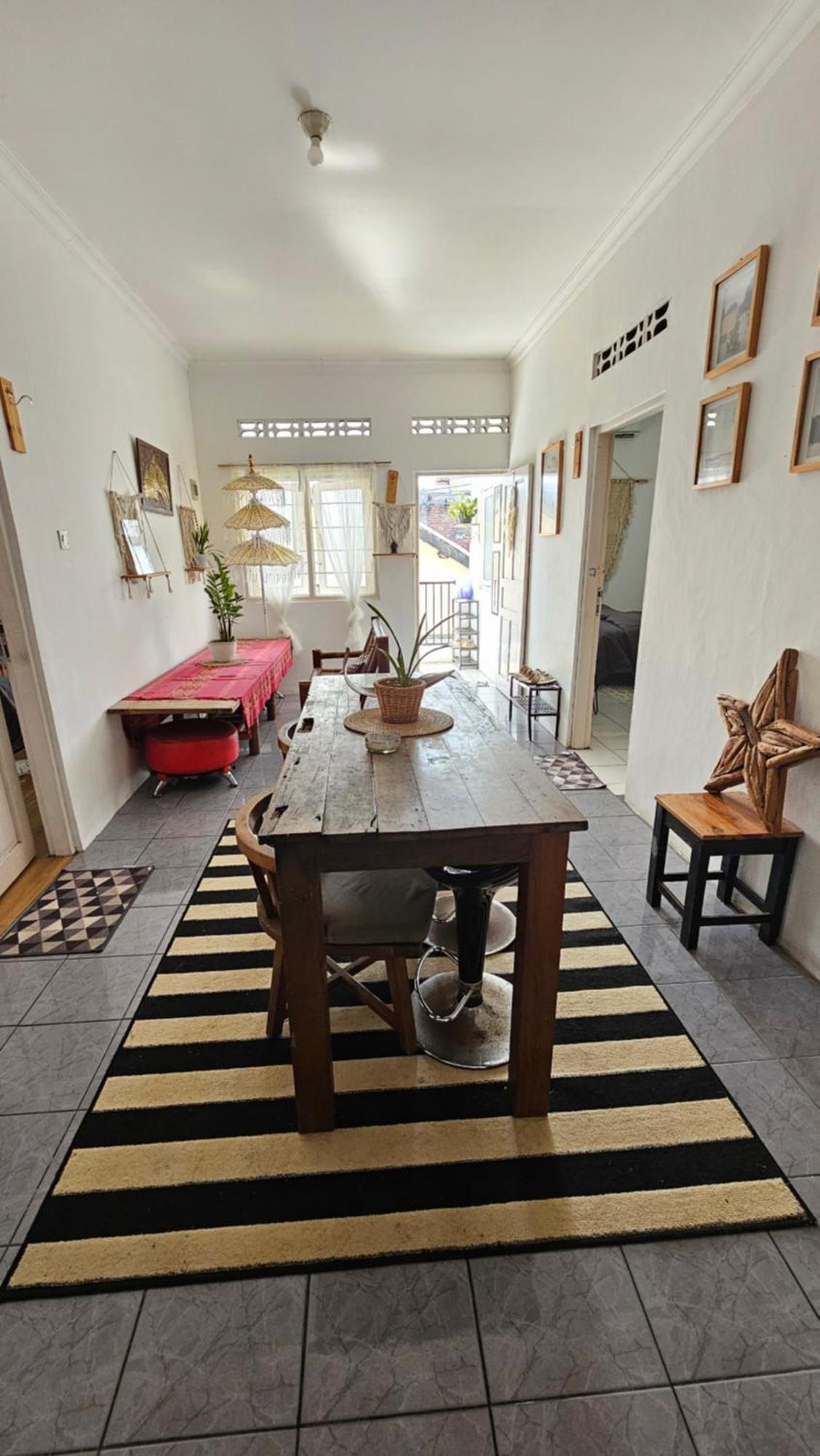 Oke Baik Hostel Джокьякарта Экстерьер фото