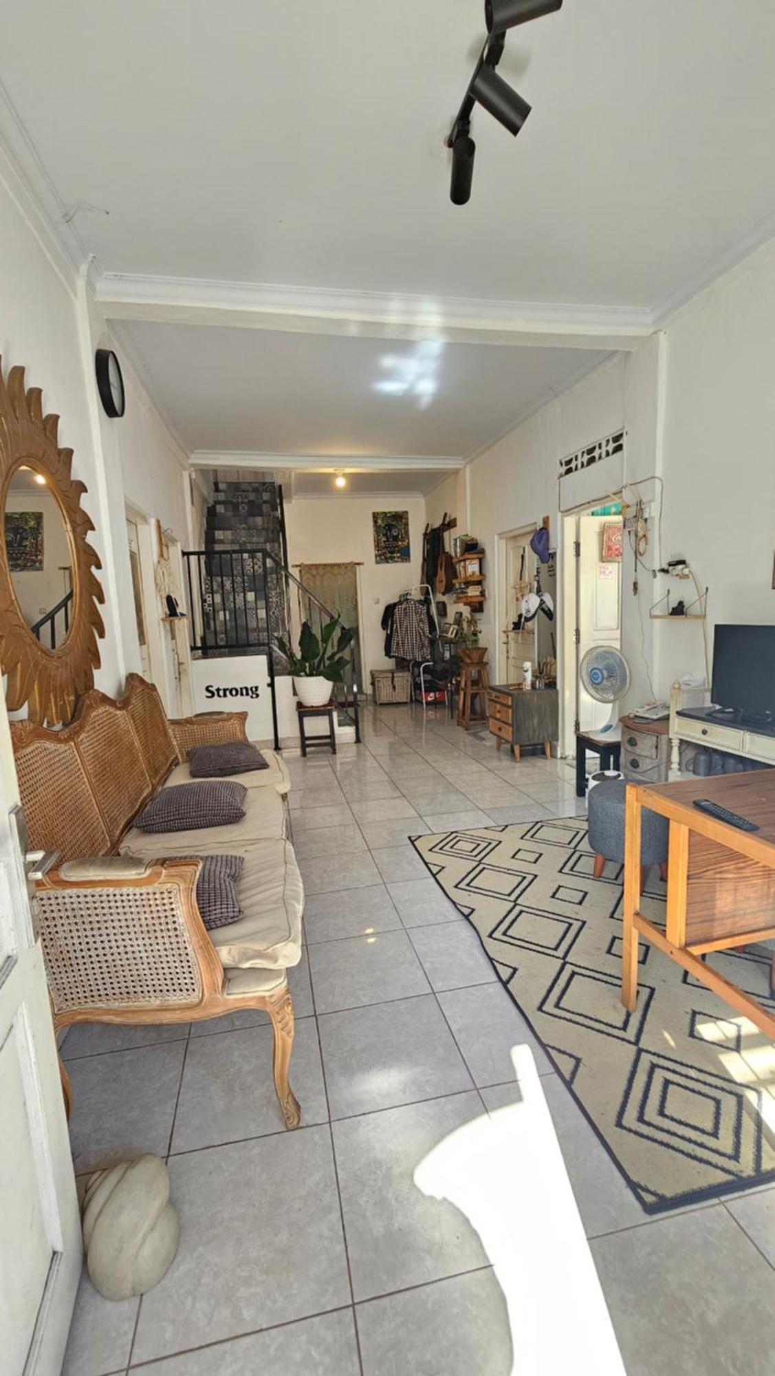 Oke Baik Hostel Джокьякарта Экстерьер фото