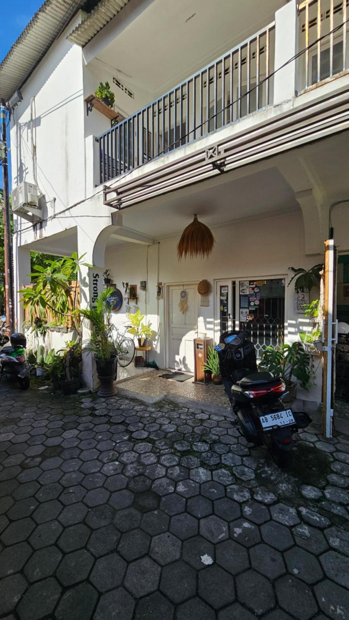 Oke Baik Hostel Джокьякарта Экстерьер фото