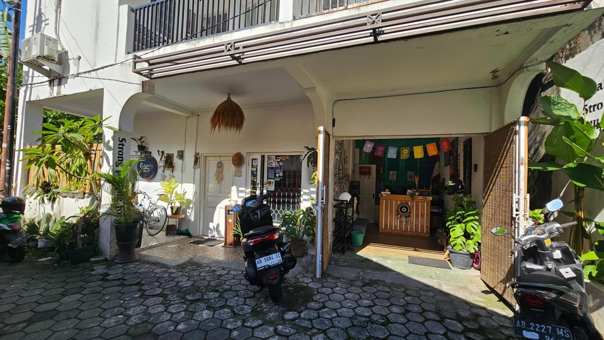 Oke Baik Hostel Джокьякарта Экстерьер фото