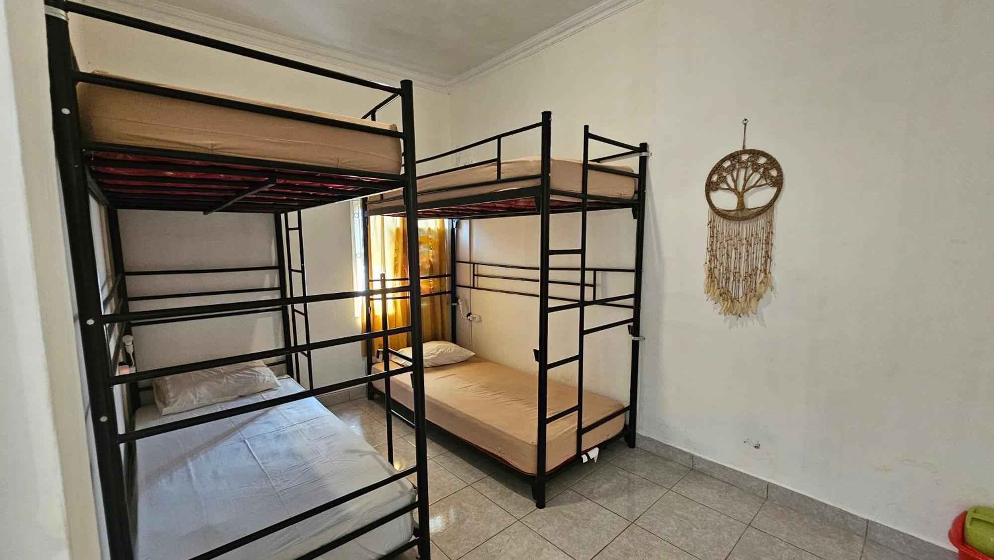 Oke Baik Hostel Джокьякарта Экстерьер фото
