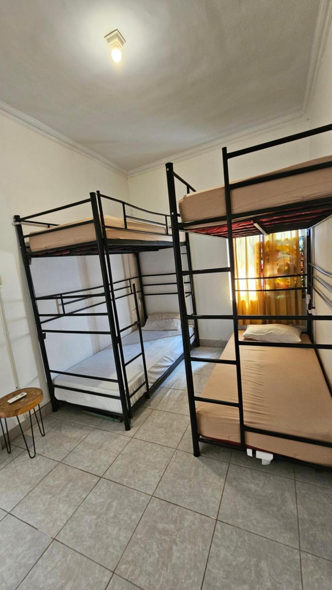 Oke Baik Hostel Джокьякарта Экстерьер фото