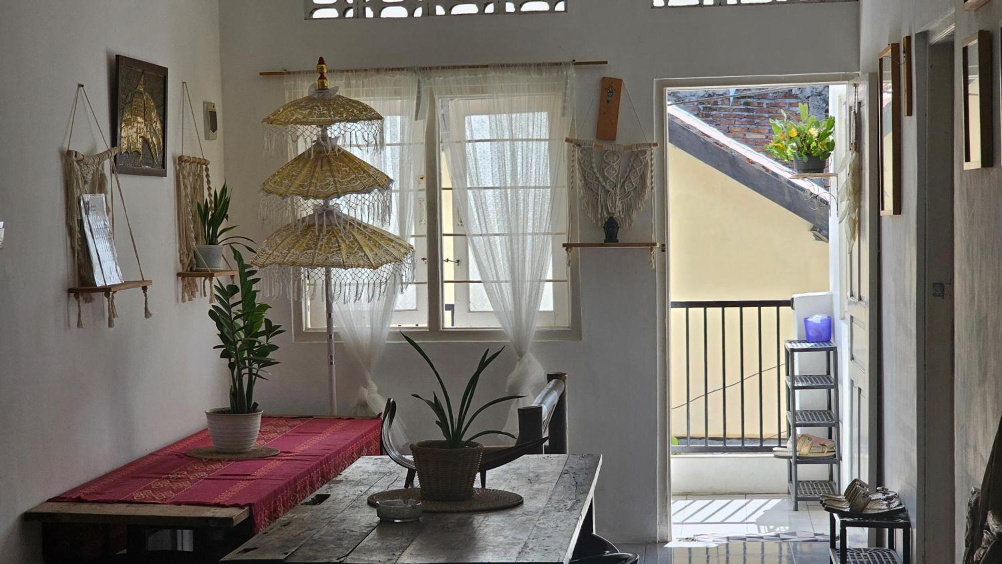 Oke Baik Hostel Джокьякарта Экстерьер фото