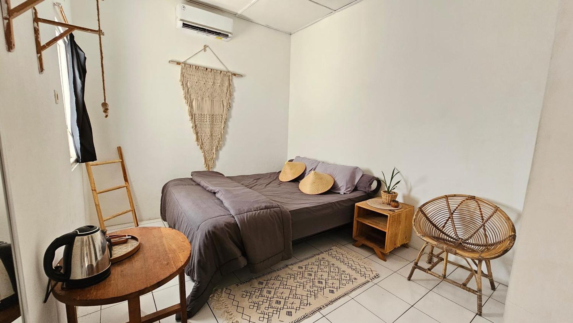 Oke Baik Hostel Джокьякарта Экстерьер фото