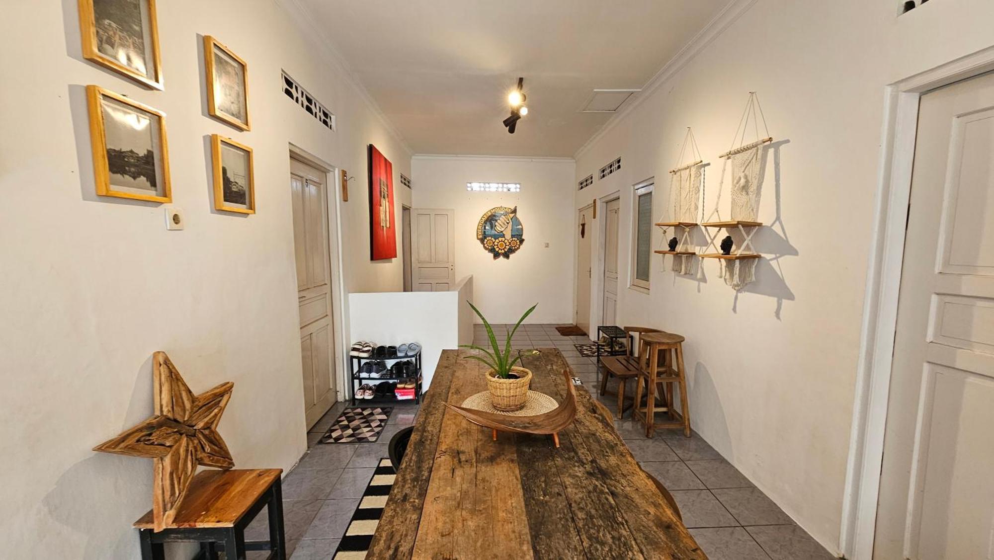 Oke Baik Hostel Джокьякарта Экстерьер фото