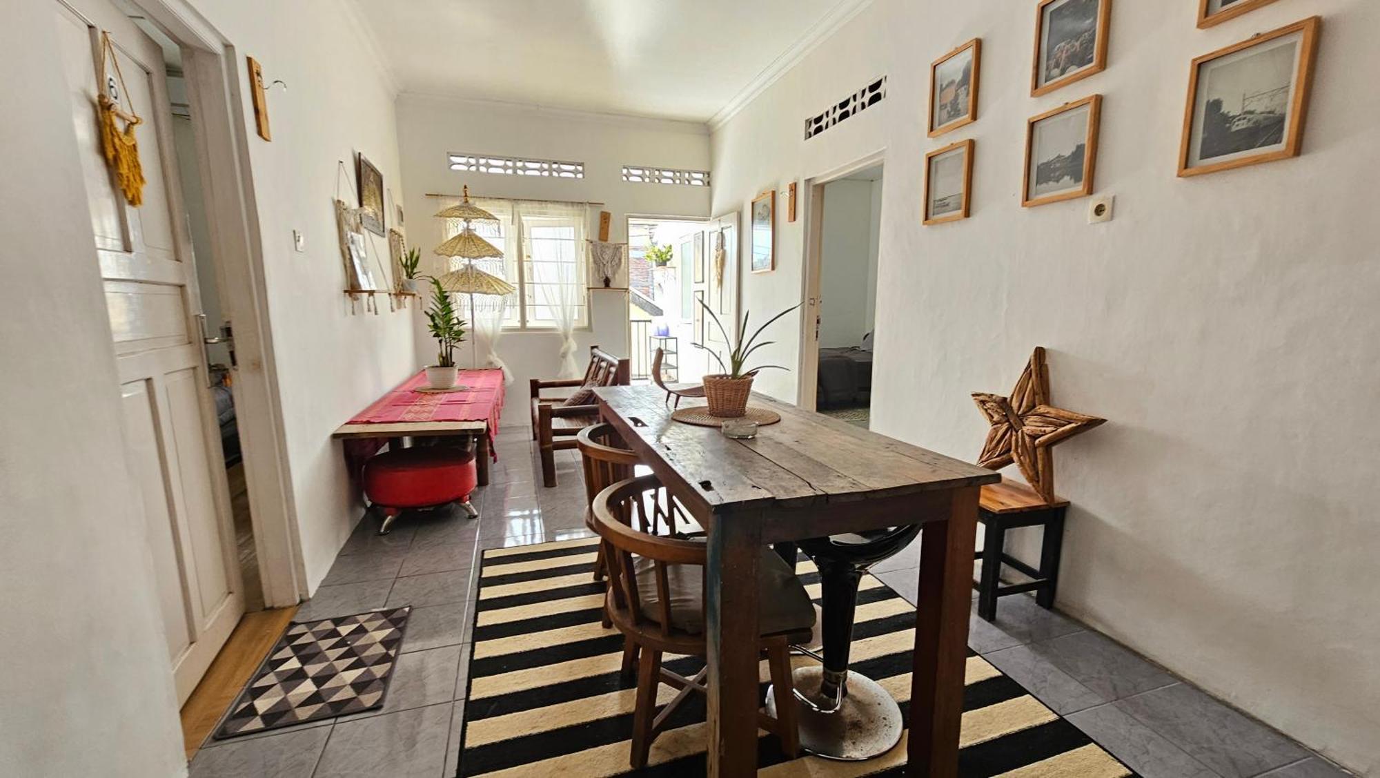 Oke Baik Hostel Джокьякарта Экстерьер фото