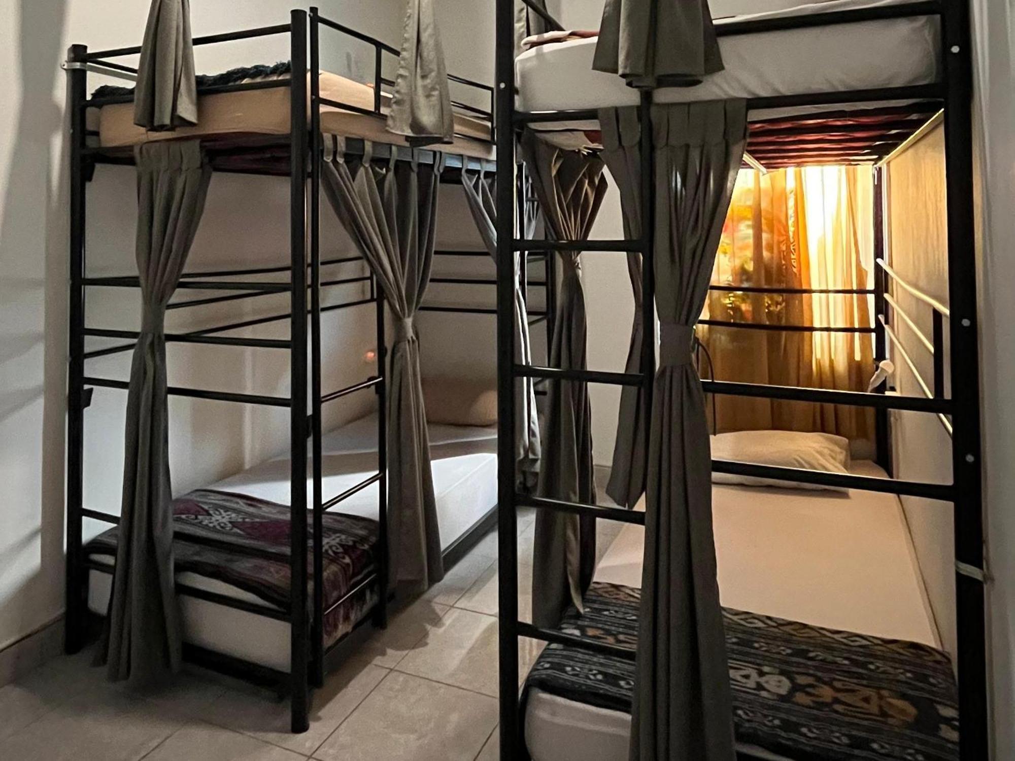 Oke Baik Hostel Джокьякарта Экстерьер фото