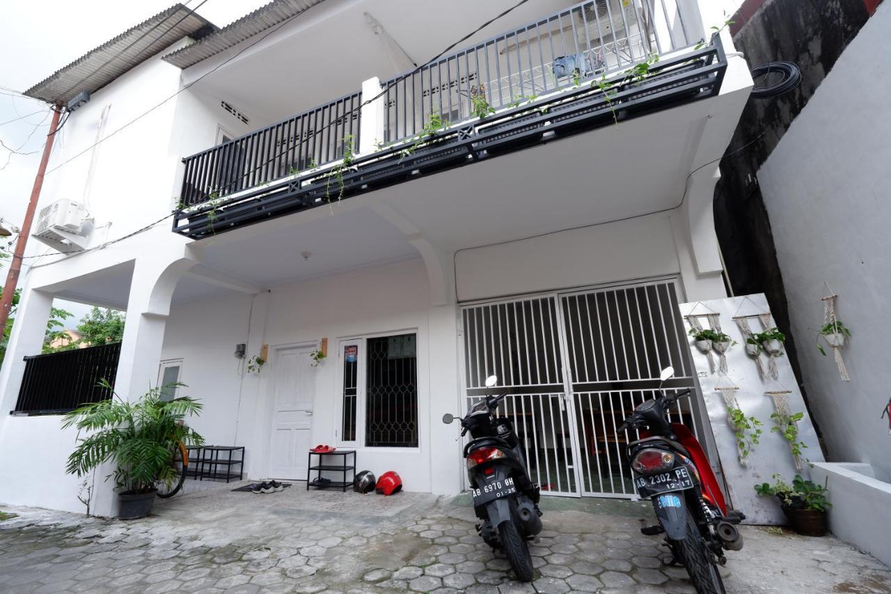 Oke Baik Hostel Джокьякарта Экстерьер фото